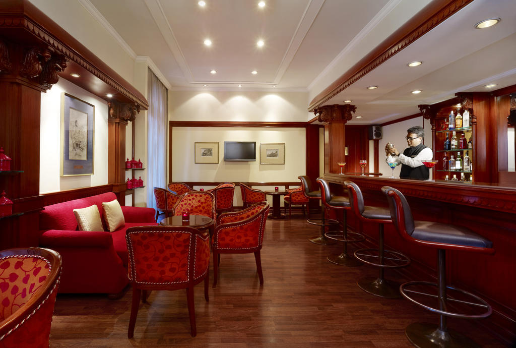 Taj Ganges Waranasi Zewnętrze zdjęcie The Bar