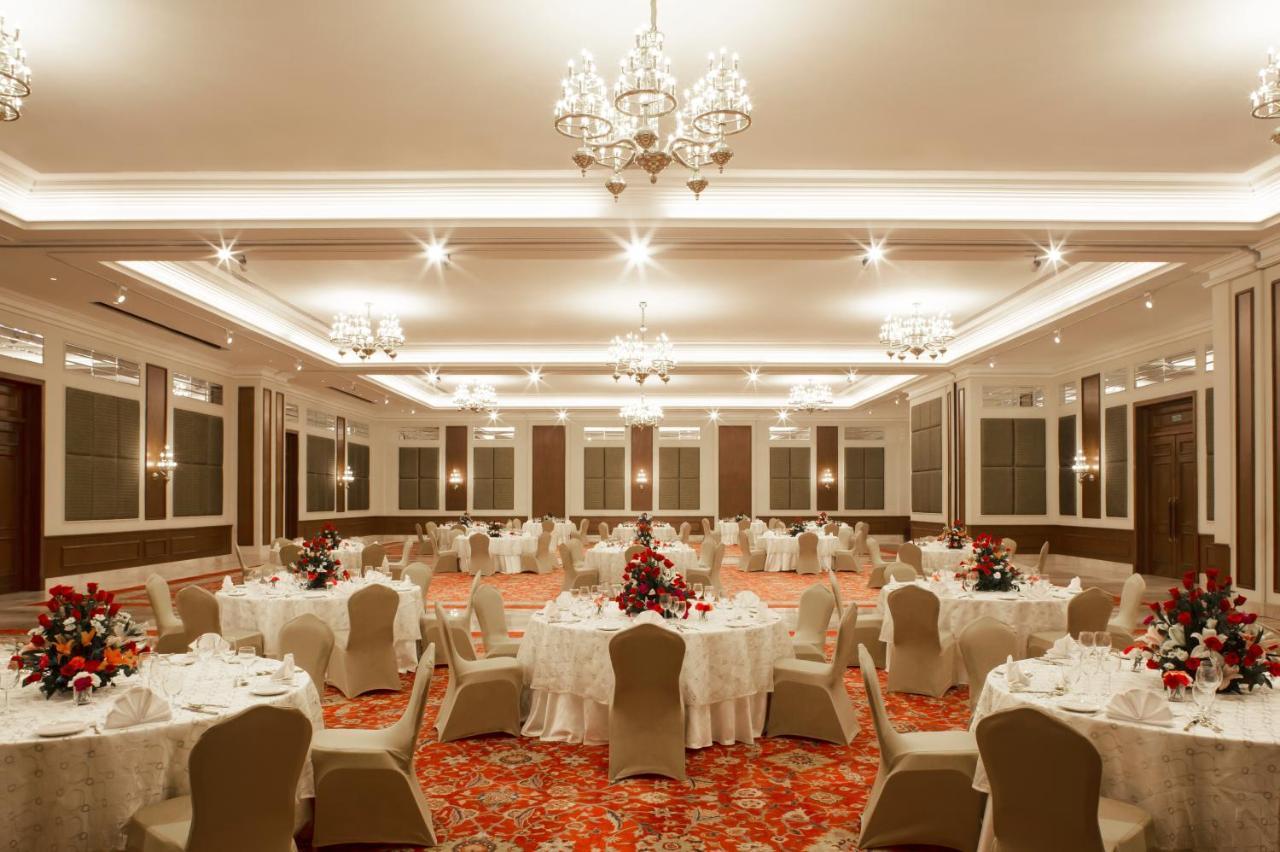 Taj Ganges Waranasi Zewnętrze zdjęcie The Imperial Ball Room